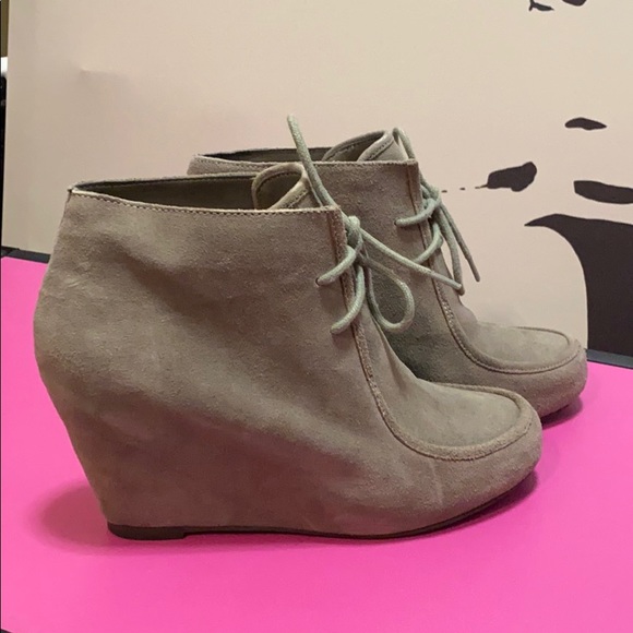 Dolce Vita Suede Wedged Booties - Picture 4 of 6